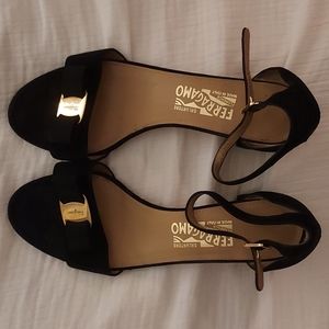 Salvatorre Ferragamo Vara bow sandals